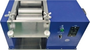 Buon prezzo Macchina di stampa a rulli orizzontali ad alta precisione per la calandratura di elettrodi a batteria cilindrica in linea